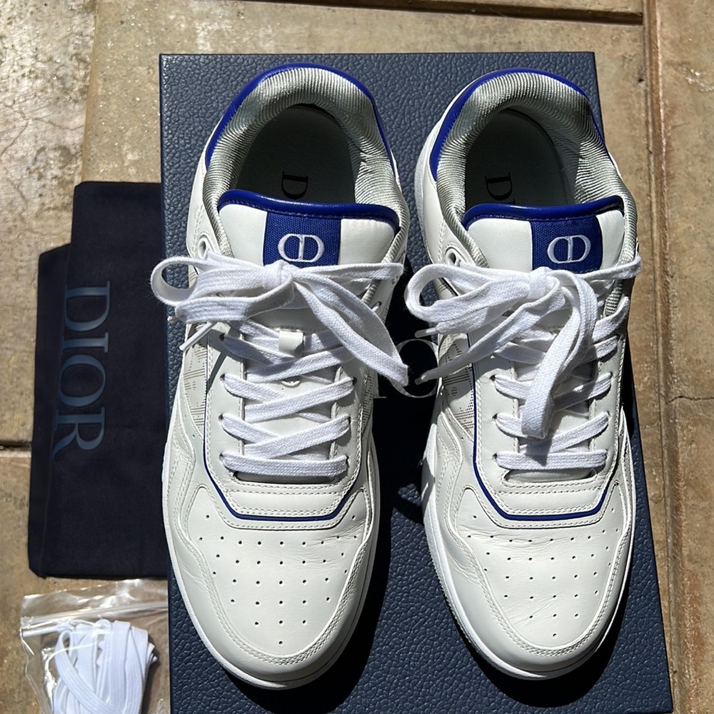 Authentic Dior B27 Low-Top Sneaker. White and Blue smooth calfskin in Mens Sz 12